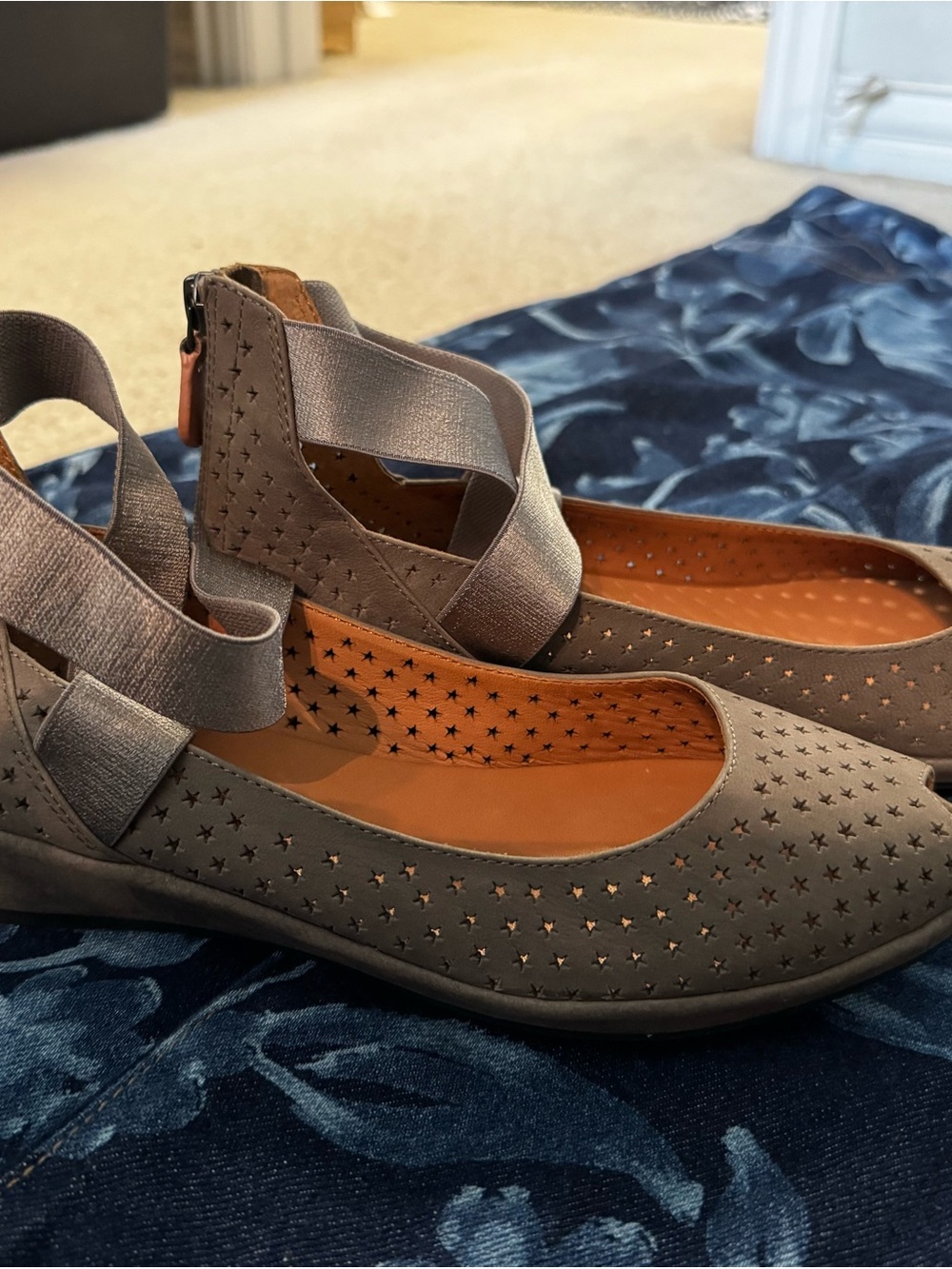 Gentle Souls by Kenneth Cole Women’s Gray Peep-Toe Ankle Ballet Flats - Picture 7 of 7